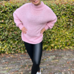 Lichtroze lange trui met col