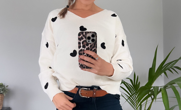 hoe combineer je een trui met hartjes