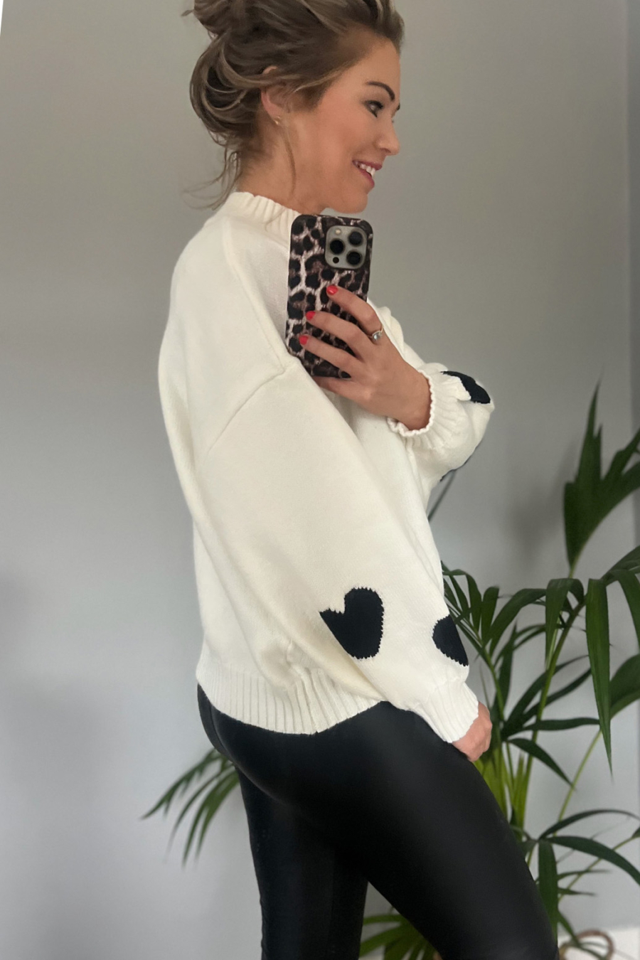 Witte trui met hartjes op de mouwen - Afbeelding 2